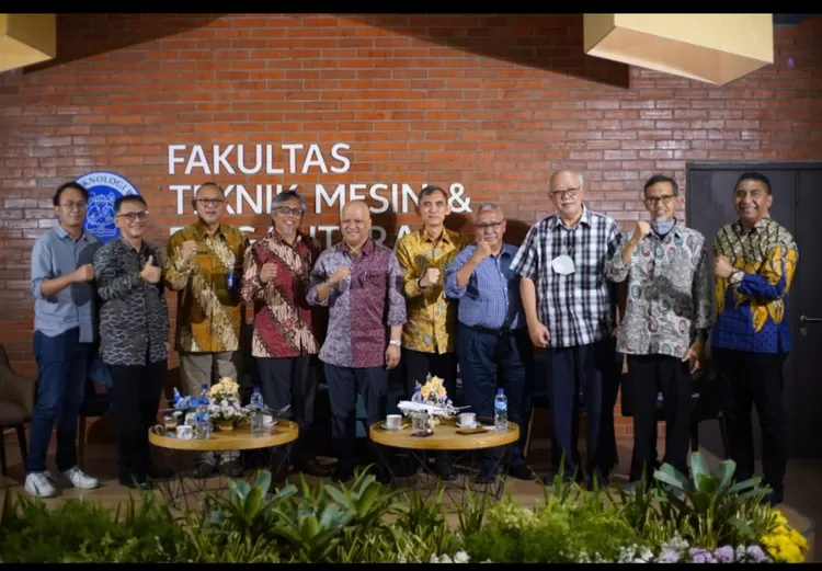 Diskusi Forum Dialog Nusantara (FDN) bersama FTMD Institut Teknologi Bandung (ITB mengambil tema “Penerapan Teknologi Masa Depan dalam Pengembangan Industri Dirgantara Nasional” ini diselenggarakan di Labtek II FTMD ITB, Bandung 