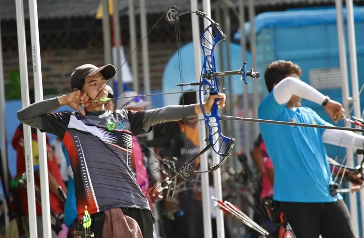 Tim pemanah Tangerang Selatan Danara Handaja ketika bertanding - Foto: Henry Lukmanul Hakim
