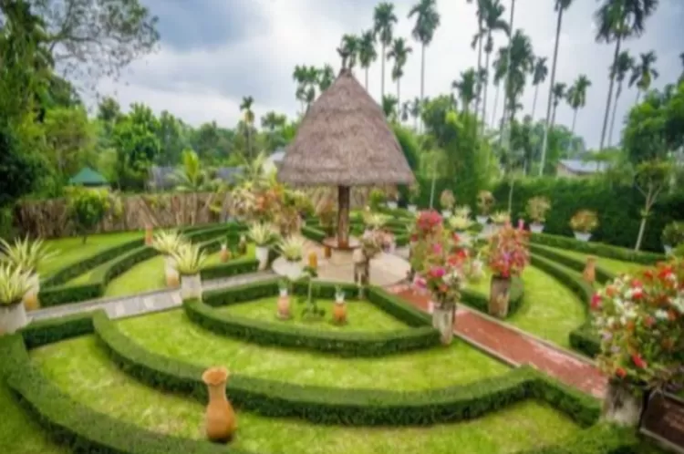 The Le Hu Garden, tempat wisata yang bernuansa bali dan penuh dengan bunga yang indah