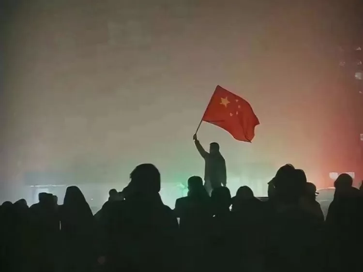 Situasi demonstrasi China sebagai protes atas tragedi kebakaran di Urumqi