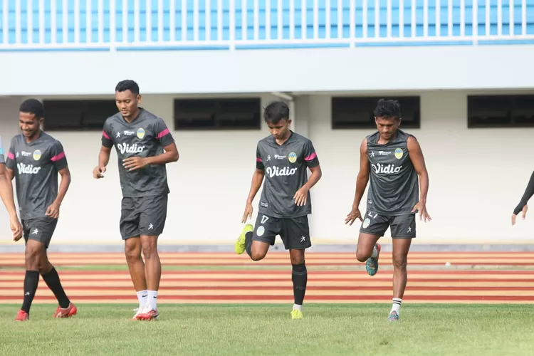 Penggawa PSIM Jogja saat berlatih.