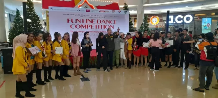 Para pemenang  Funline Dance Competition, Minggu (4/12/2022).o 