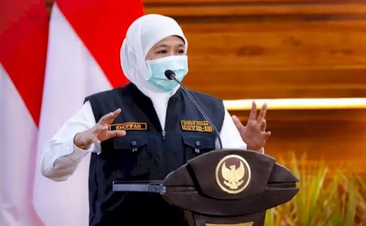 Gubernur Jawa Timur Khofifah Indar Parawansa memberikan penrnyataan tentang erupsi Gunung Semeru