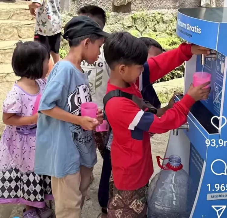 Alat pemurni air bantuan Lesti kejora untuk pengungsi gempa Cianjur