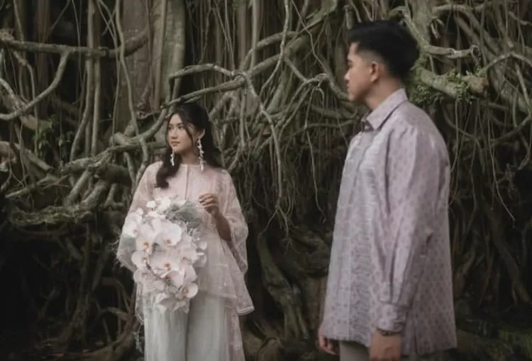 Kaesang Pangarep dan Erina Gudono dalam sesi foto prewedding