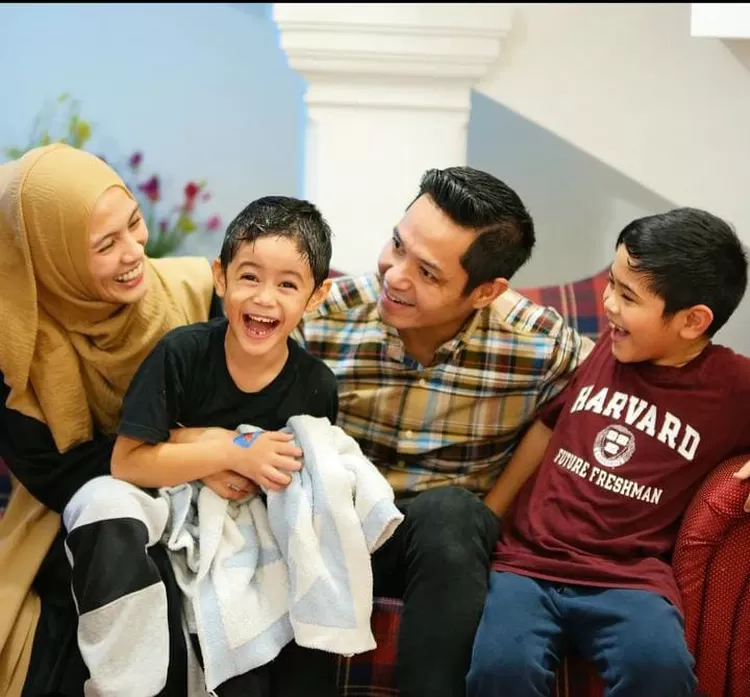 Tanggungjawab yang luar biasa untuk kedua anaknya