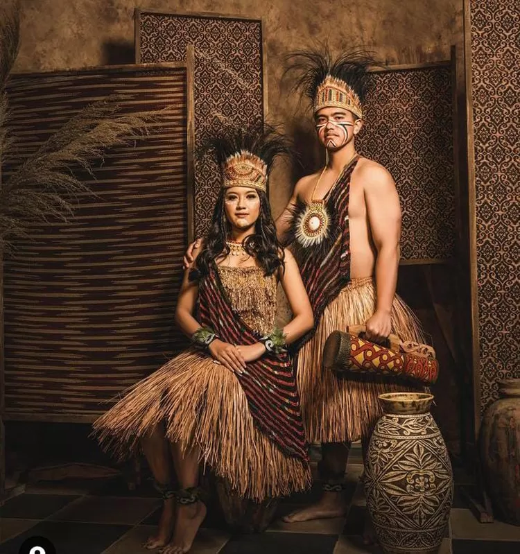 Foto prewed Kaesang Pangarep dan Erna Gudono dengan memakai baju adat