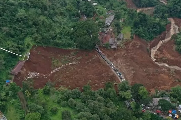 Kolam renang di areal longsor akibat Gempa Cianjur (Instagram/ @pvmbg_)