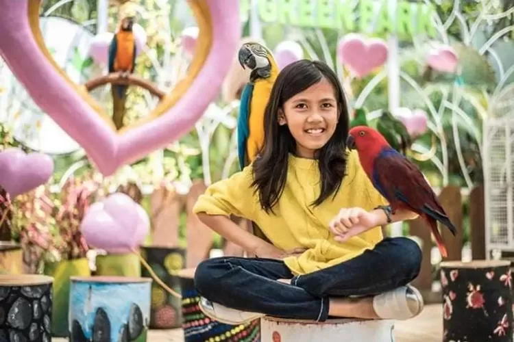 Bermain di Eco Green Park bisa berfoto sepuasnya bersama hewan yang kalian sukai