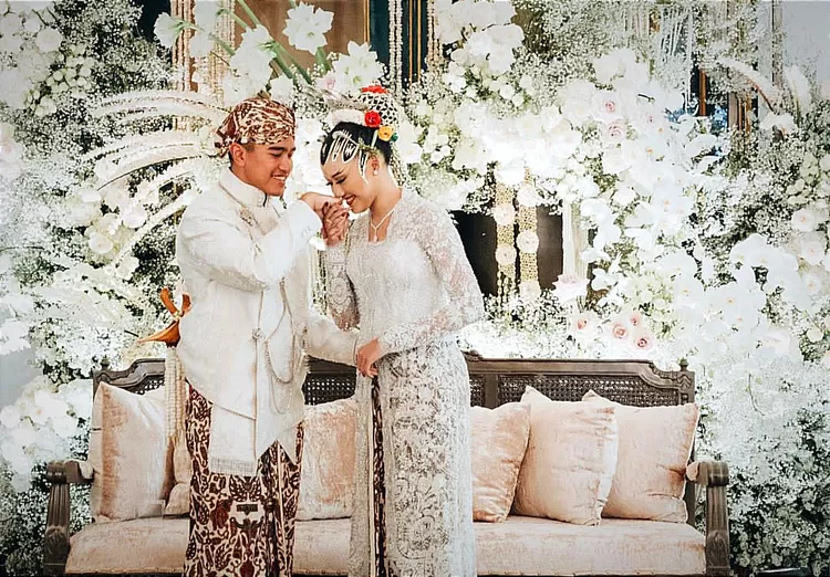 Momen So Sweet Erina Gudono Usai Resmi Jadi Istri Kaesang, Tiap Hari ...