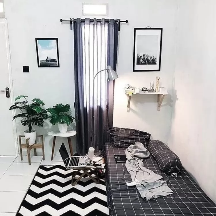 Kamar mungil bernuansa monokrom