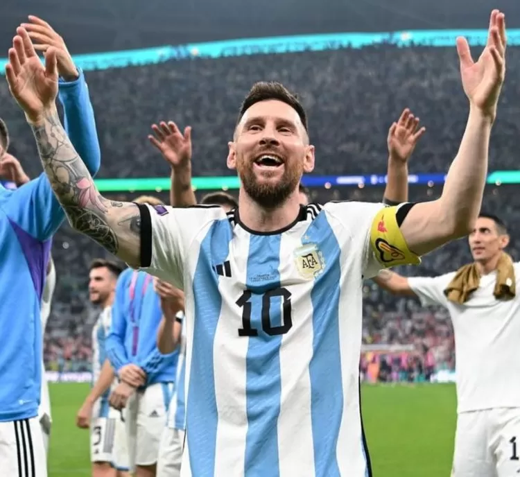 Luis Suarez tampak kagum dan memberikan komentar usai Lionel Messi dan Timnas Argentina lolos ke Final Piala Dunia 2022 Qatar, dengan sukses menghancurkan Kroasia 3-0 di semi final.