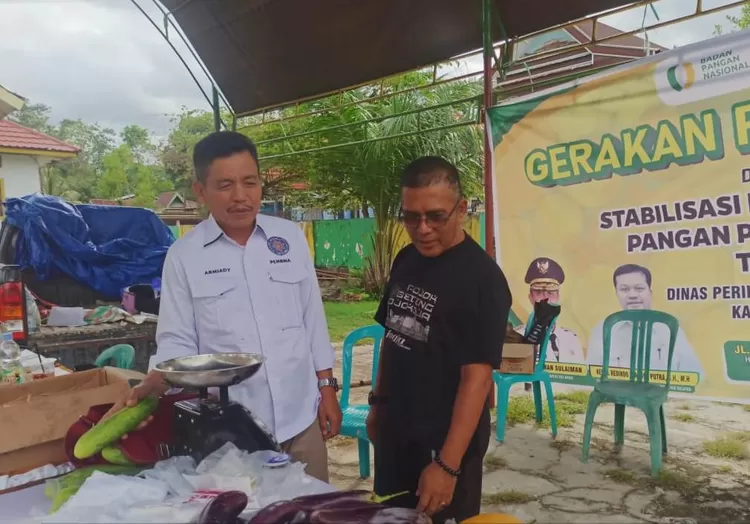 Sekda Armiadi Pantau Pasar Pangan Murah di Kecamatan Baebunta