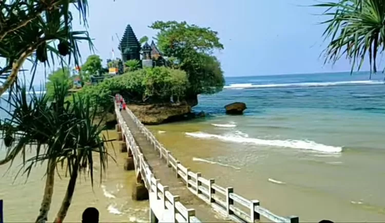 Potret Pantai Balekambang Malang Wisata Yang Instagramable Dan Mirip Dengan Bali Helly Media