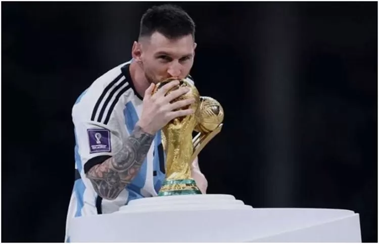 Di ajak bola Piala Dunia 2022 Qatar, Agrentina memenagi puncak laga dan Lionel Messi dinobatkan sebagai pemain terbaik.  