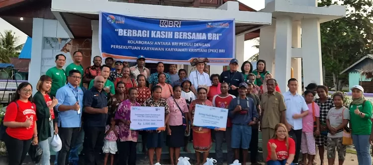 Penerima bantuan melalui Perwakilan 3 kampung - Arborek, Sawingrai dan Kapisawar kabupaten Raja Ampat