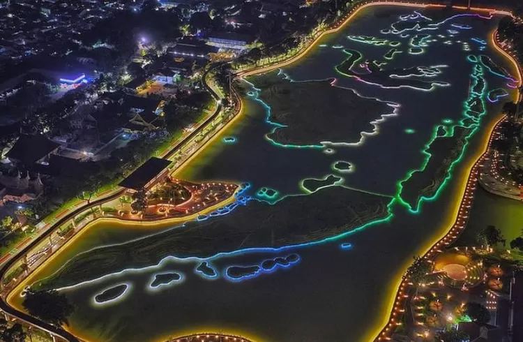 Suasana malam di TMII