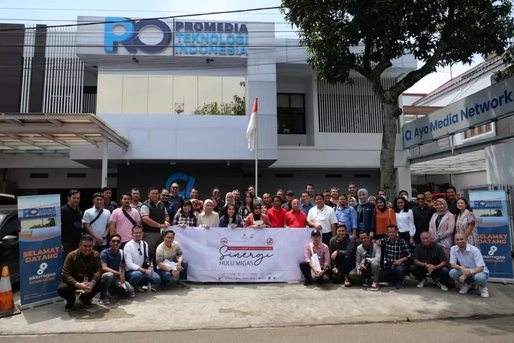 Tim humas dari SKK Migas wilayah Sumbagsel mengunjungi kantor pusat PT Promedia Teknologi Indonesia pada Rabu, 21 Desember 2022 di Bandung. 