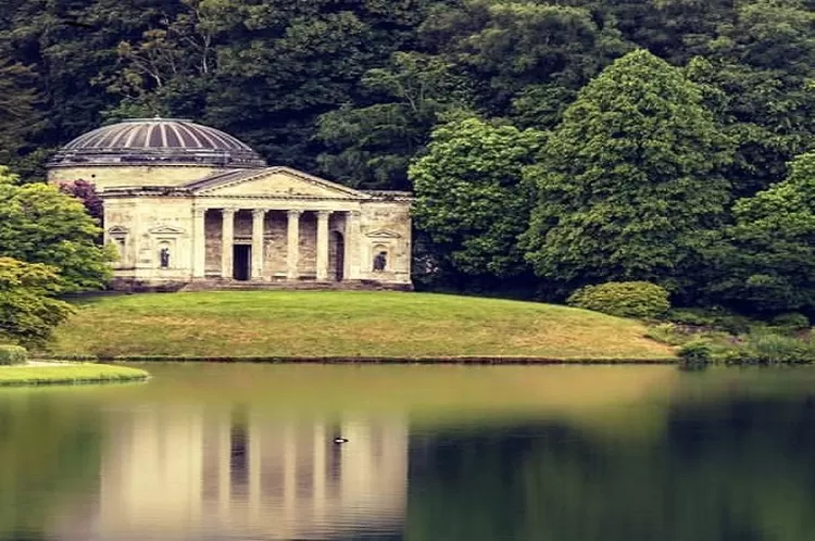 Pemandangan Stourhead