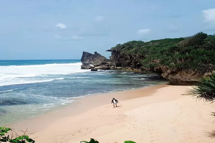 Pantai Widodaren Gunung Kidul