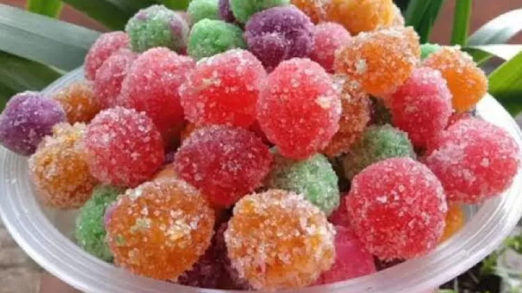 Selain dimakan langsung, buah pepaya ternyata bisa dijadikan olahan bola-bola manisan pepaya.