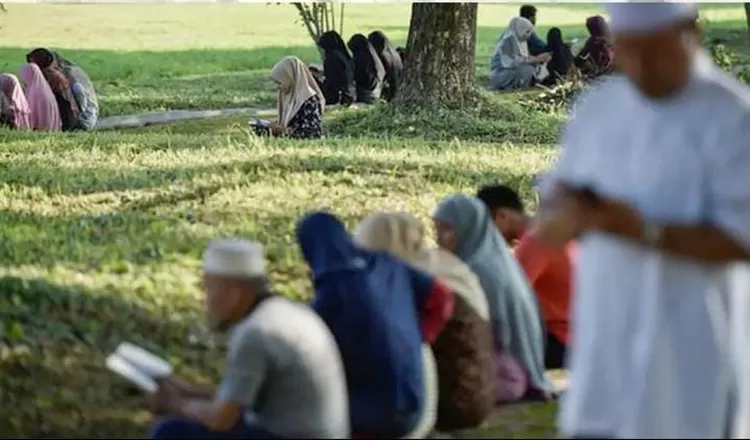 Pembacaan Yaasin dan doa bersama bagi keluarga yang di tinggalkan saat menjadi korban Stunami Aceh 2004 tahun lalu