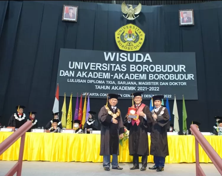 Guru Besar Universitas Borobudur Prof. Dr. Zudan Arif Fakrulloh, SH, MH menyampaikan orasi ilmiah  bertema 