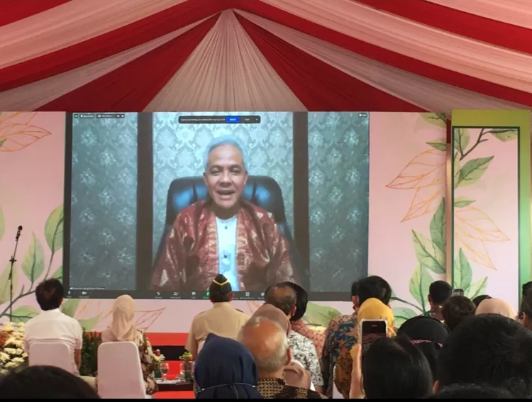 Gubernur Jawa Tengah Ganjar Pranowo mengapresiasi terobosan yang dilakukan SidoMuncul dengan membangun Pusat Laboratorium Penelitian Rempah Indonesia dan berharap SidoMuncul bisa jadi pioner dan titik balik kejayaan rempah Indonesia