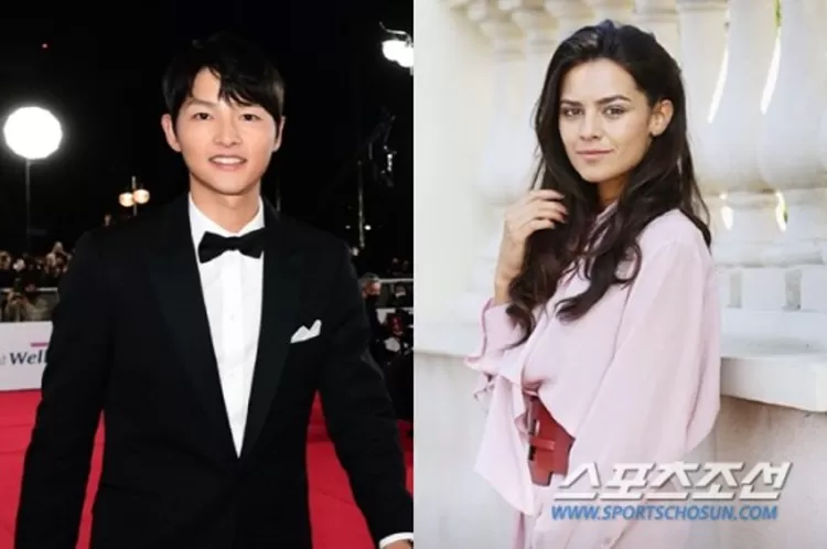 Song Joong Ki dengan Kekasihnya