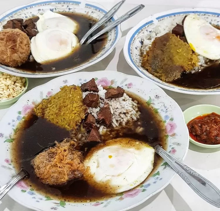 8 Tempat Makan Rawon Paling Enak Di Surabaya Wajib Dicoba Rek