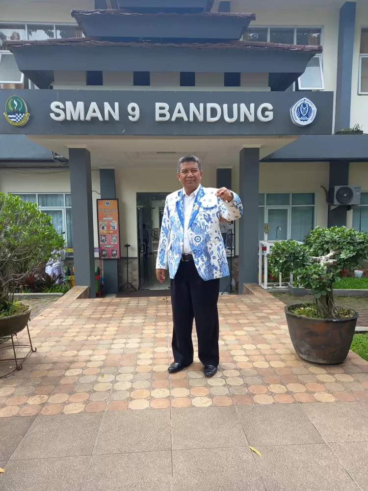 Ketua Musyawarah Kerja Kepala Sekolah (MKKS) SMA Kota Bandung dan Wakil Ketua AKSI Jabar Dr. H. Andang Segara, M.M.Pd