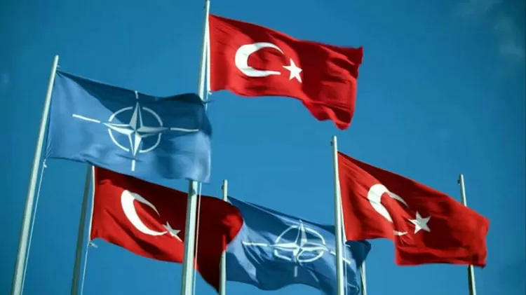 Bendera NATO dan Turki