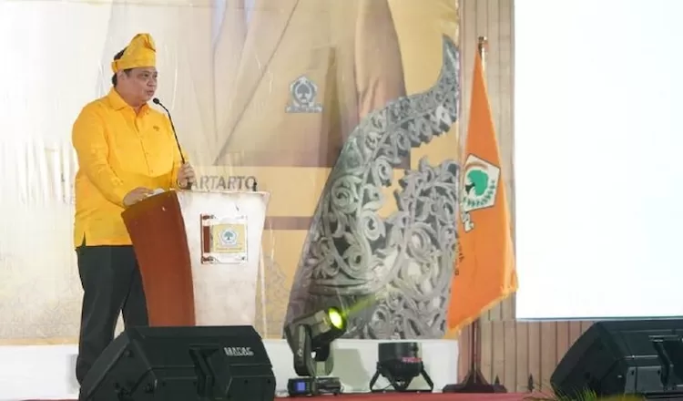 Ketua Umum Partai Golkar Airlangga Hertarto mengatakan partainya tetap menjaga demokrasi Indonesia dengan menolak sistem pemilu proporsional tertutup.