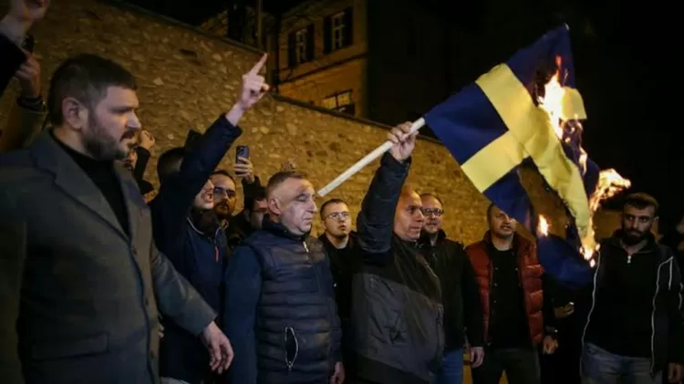 Aksi bakar bendera Swedia