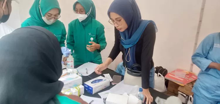 suasana pemeriksaan di Gerai Mini Check Up RSU Bunda Margonda