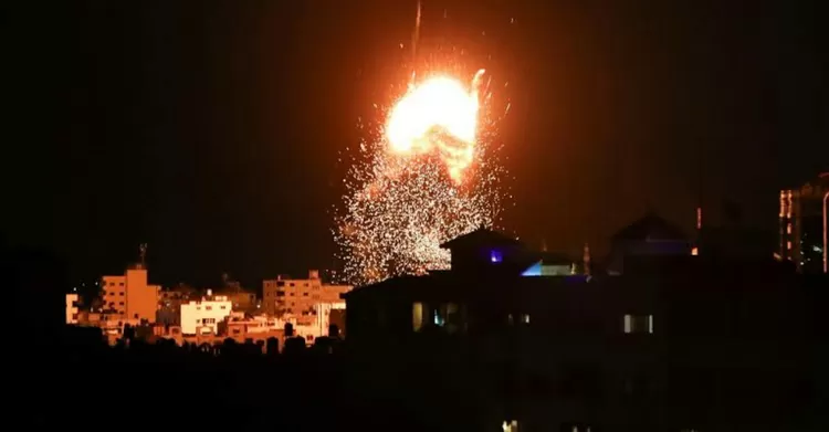 Suasama malam di jalur Gaza