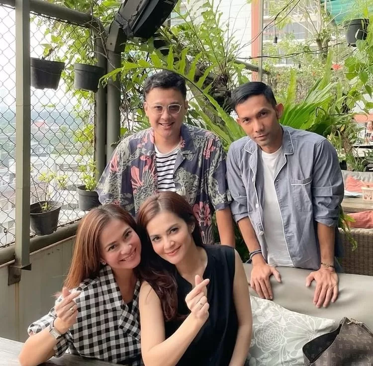 Cut Tari bersama teman-teman artisnya