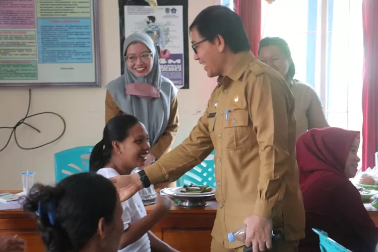 Edukasi Manfaat Tablet Tambah Darah dan Makanan Bergizi bagi Ibu Hamil, di Kantor Desa Torpedo Jaya, Sabbang Selatan