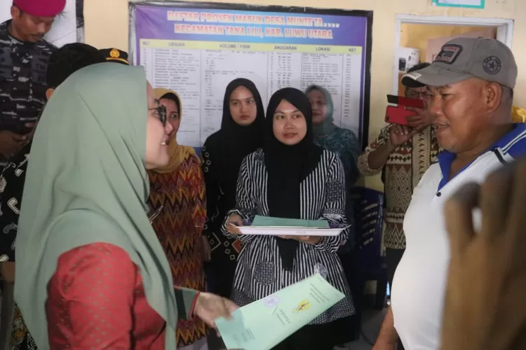 Pembudidaya Ikan di Tanalili Terima Sertifikasi Hak Atas Tanah dari Pemda Luwu Utara