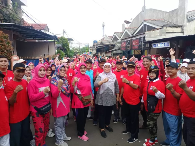 KOMPAK : Warga saat foto bersama usai menggelar CFD RW 08 Tugu, Kecamatan Cimanggis. DOK.PRIBADI