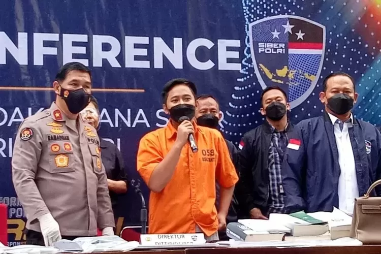 Doni Salmanan Divonis 8 tahun penjara dan dimiskinkan