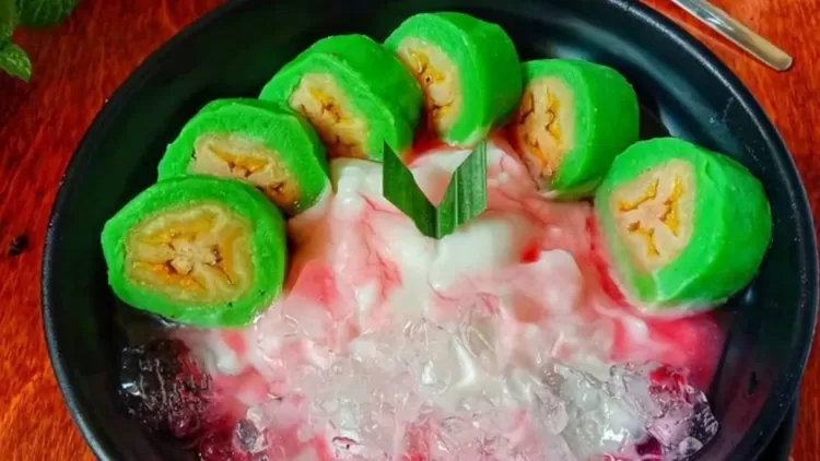 es pisang ijo salah satu menu takjil untuk buka puasa