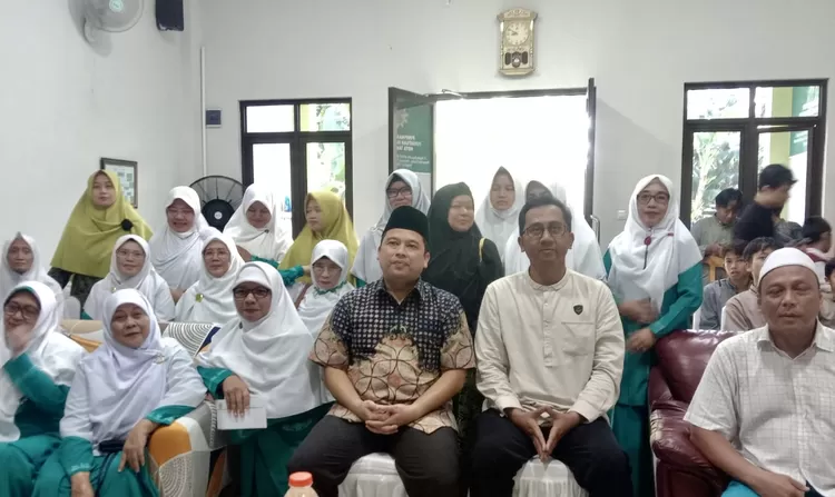 Foto bersama dengan Wali Kota Tangerang Arief Wismansya dan Camat Cibodas Edy Mahyudi
