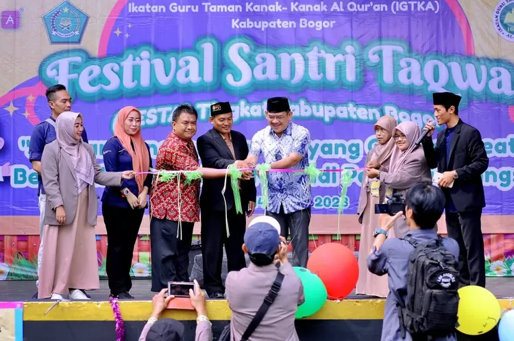 Asep Wahyuwijaya saat pembukaan acara FESTA IGTKA Kabupaten Bogor di area Jungle Land BNR.