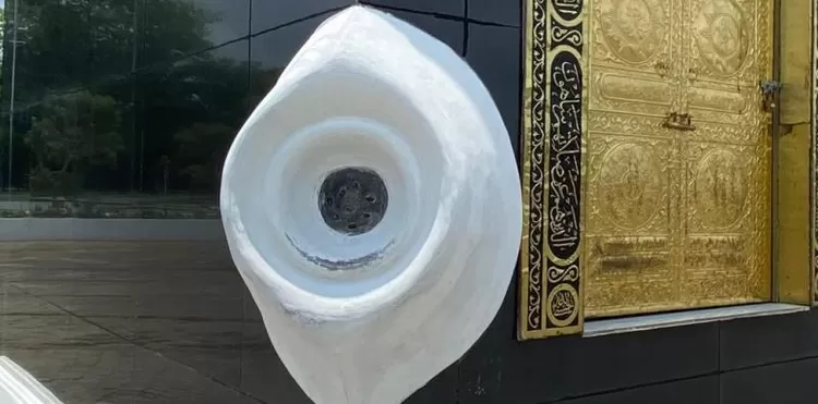 Hajar Aswad berada berdekatan dengan Multazam