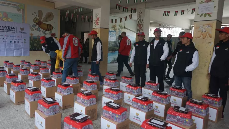 Tidak kurang dari 1000 paket  bahan permakanan  dari  tim  Kemanusiaan Baznas RI untuk korban  gempa  Allepo, Suriah.