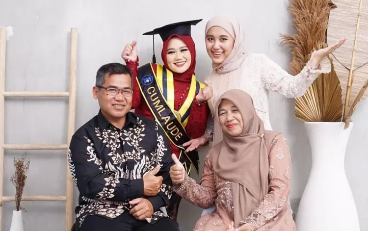 5 Potret Lutfiana Ulfa Istri Syekh Puji Yang Dinikahi Umur 12 Tahun