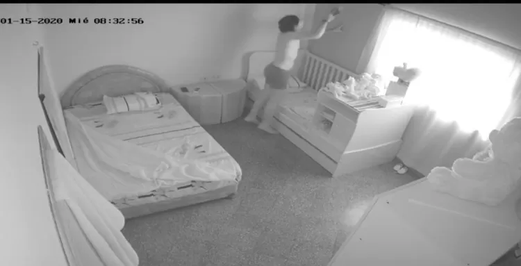 Suami pasang Kamera di Kamar dan Ruang Tamu Intai Kegiatan Istri saat  ditinggal Sendirian di Rumah