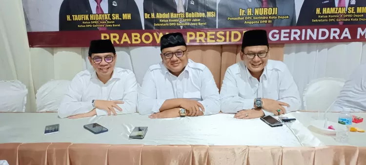 KOMPAK : (kiri ke kanan) Ketua DPC Partai Gerindra Jakarta Selatan Purwanto, Ketua DPC Partai Gerindra Kota Depok Pradi Supriatna, Sekretaris DPC Partai Gerindra Kota Depok Hamzah.