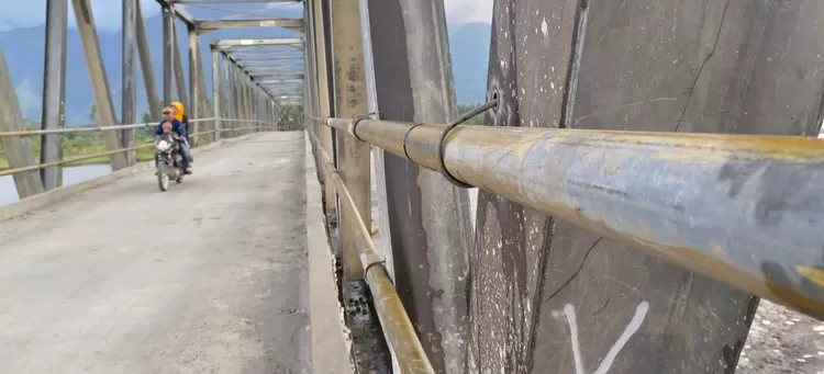 Cat mulai mengelupas. Foto: iNSulteng.id